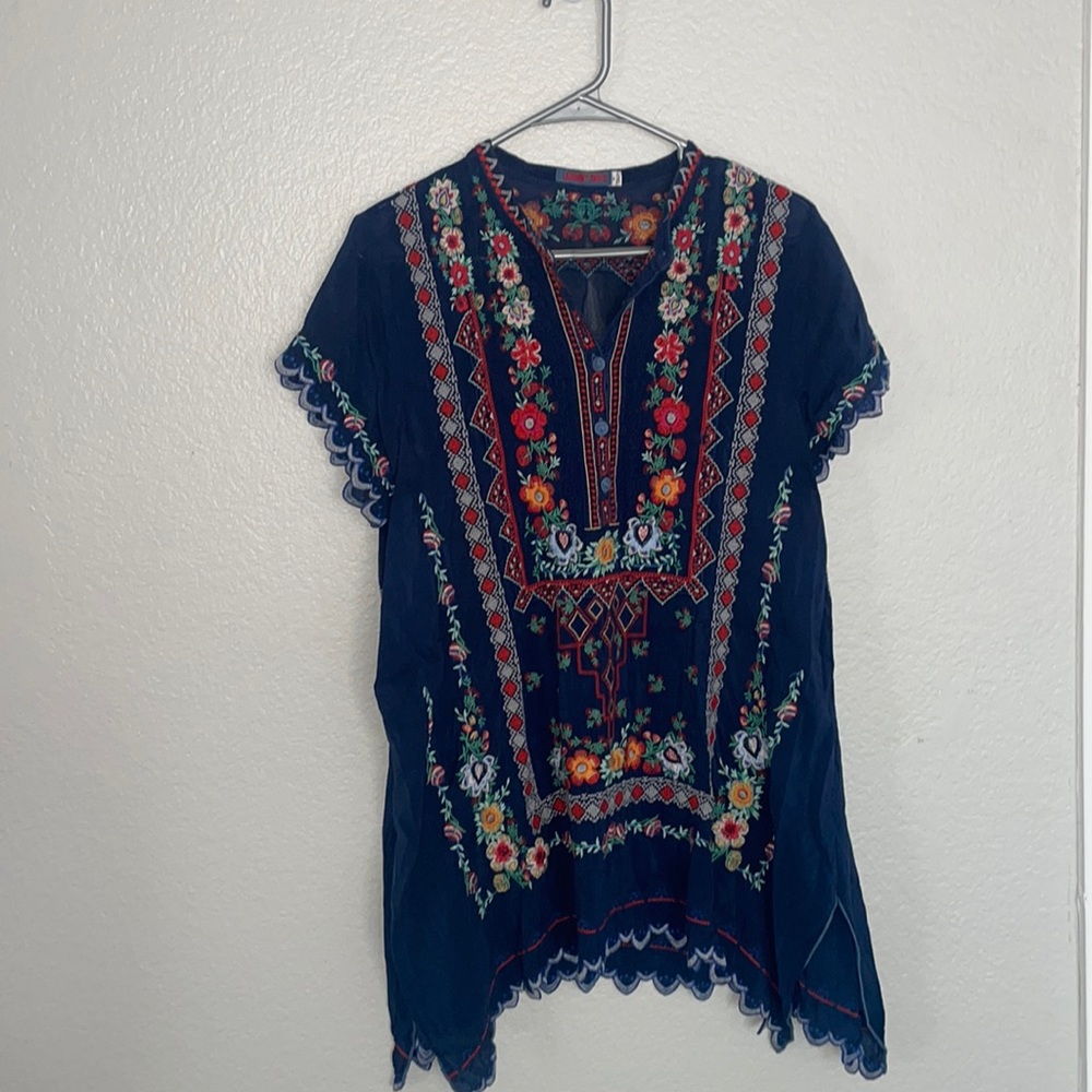 Johnny Was short sleeve tunic. Washable silk. Size Medium. Navy